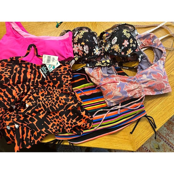 Lot of 6 Bikini and Tankini Swimsuit Tops Size Medium Pink Black EUC and 2 NWT - Picture 1 of 16